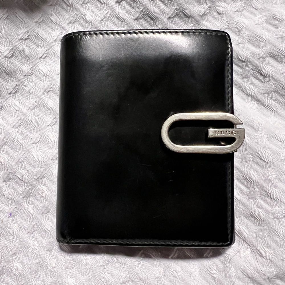 GUCCI Smooth Black Leather Bi Fold Wallet with G Clasp